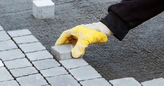 Укладка тротуарной плитки 50 на 50 в Чайковском в октябре