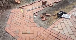 Укладка тротуарной плитки в Чайковском в октябре