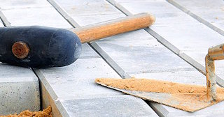 Профессиональная укладка тротуарной брусчатки в Чайковском в октябре