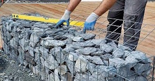 Устройство подпорной стенки из габионов в Чайковском в октябре